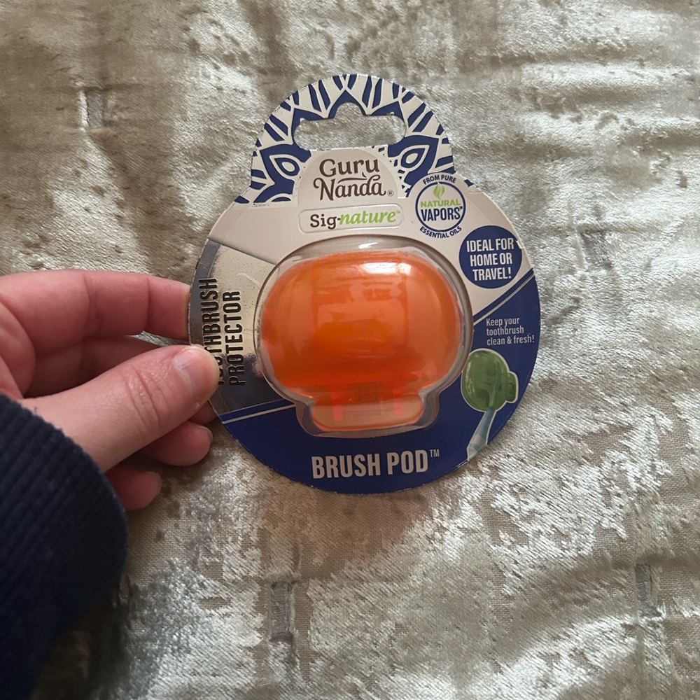 Guru Nanda Orange Brush Pod Toothbrush Protector